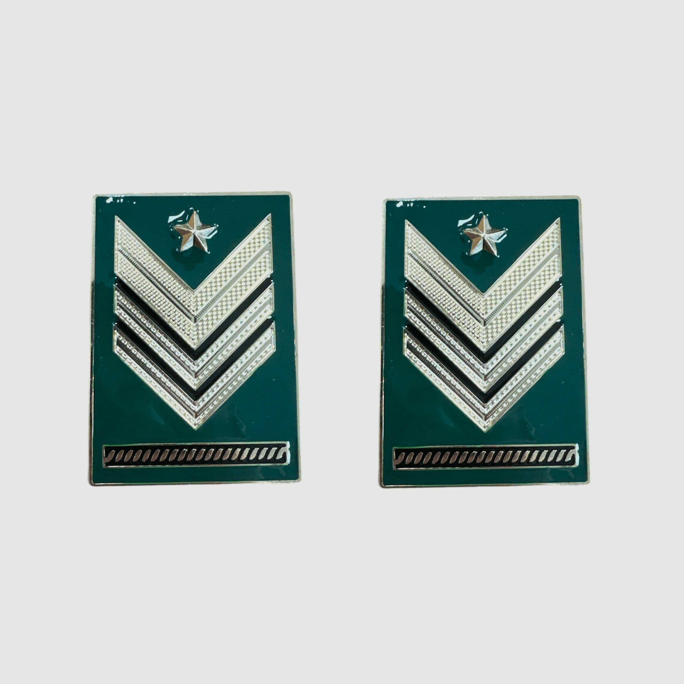 ARMÉE – RANG EN MÉTAL SERGENT MAJOR CHEF QUALIFICATION SPÉCIALE (PAIRE)