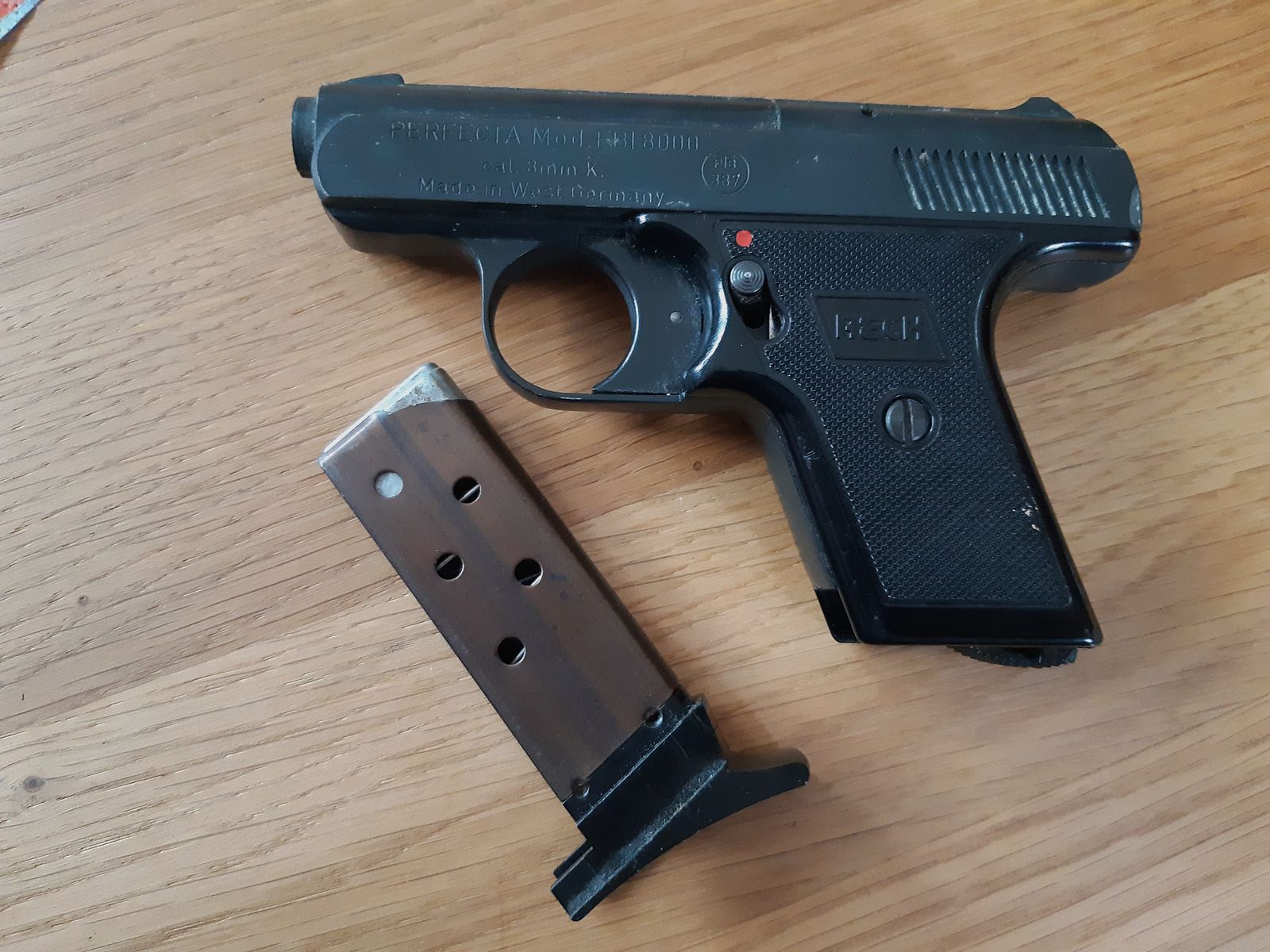 Perfecta FBI 8000 PTB 387 8mm blank firing pistol