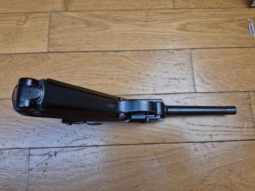 Sehr schöner Schweizer Luger P06/1929 – Kal. 7,65 Parabellum – Arsenal Bern 1942 – vollständig einheitliche Seriennummer – Magazin im Modell – Zustand wie neu!, Bild 7 von 23