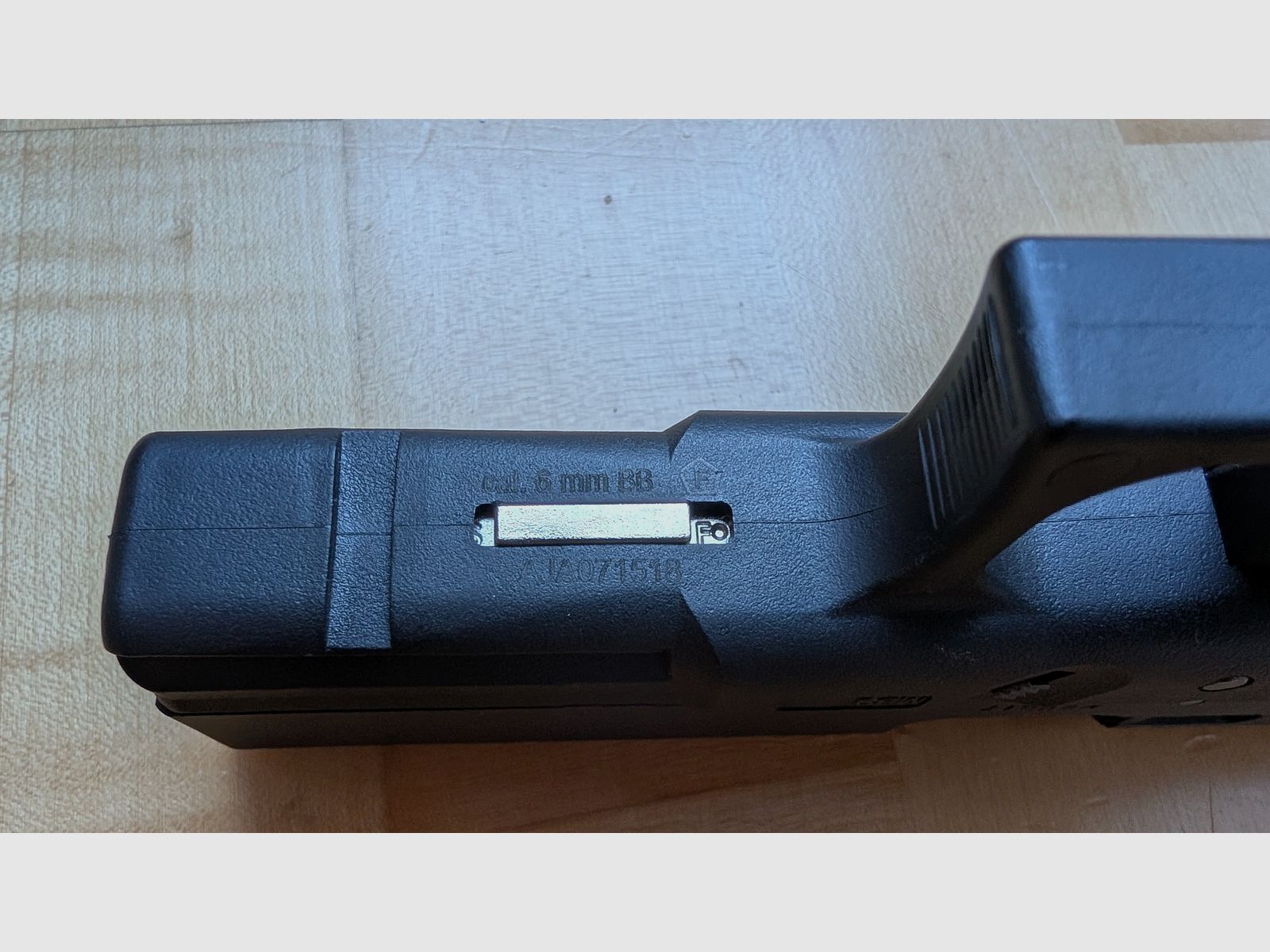 Glock 17 Gen. 4 Airsoft mit Metallschlitten CO2 BlowBack 6mm BB schwarz