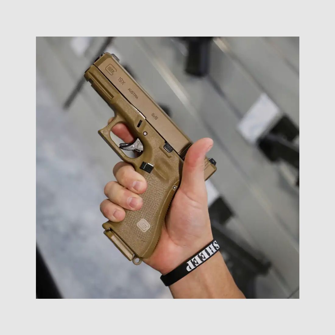 Glock 19X – 9mm Luger Pistol | Coyote Brown / Tan