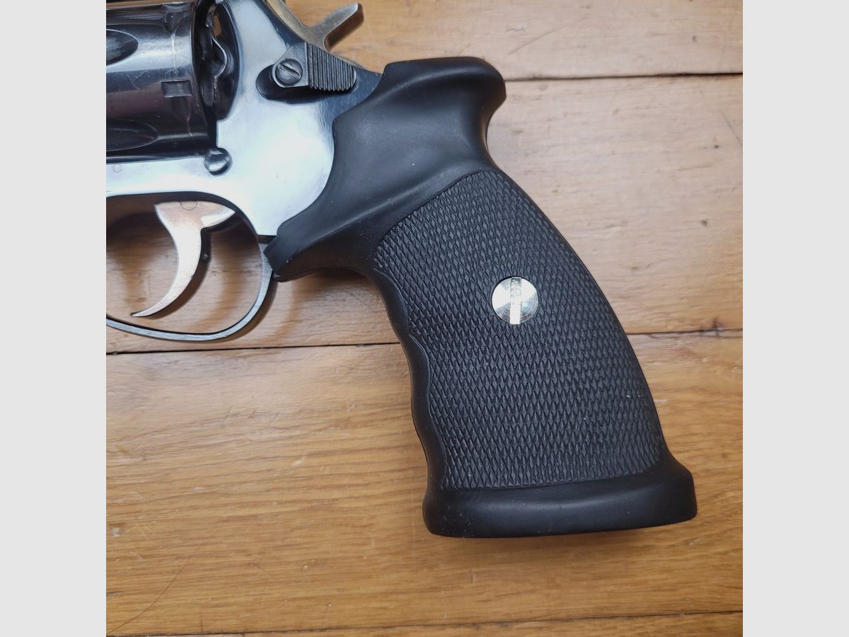 Wunderschöner Revolver MR 73 Sport – .357 Mag – einer der ersten – Manurhin-Fertigung vor 1980 – 6 Zoll – Trausch-Griff – Partridge-Korn und überdimensionierte Visierung – Mechanischer und ästhetischer Zustand top – TBE+, Bild 18 von 22