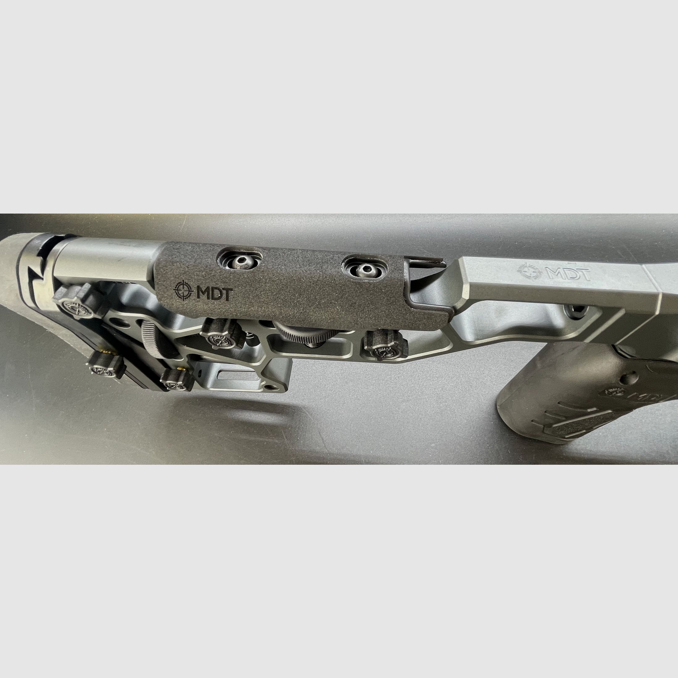 J.G. Anschütz 1782 D APR Grey 6.5 Creedmoor Gold "TIN" in the ACC Premier Chassis by MDT M18x1 660 LL