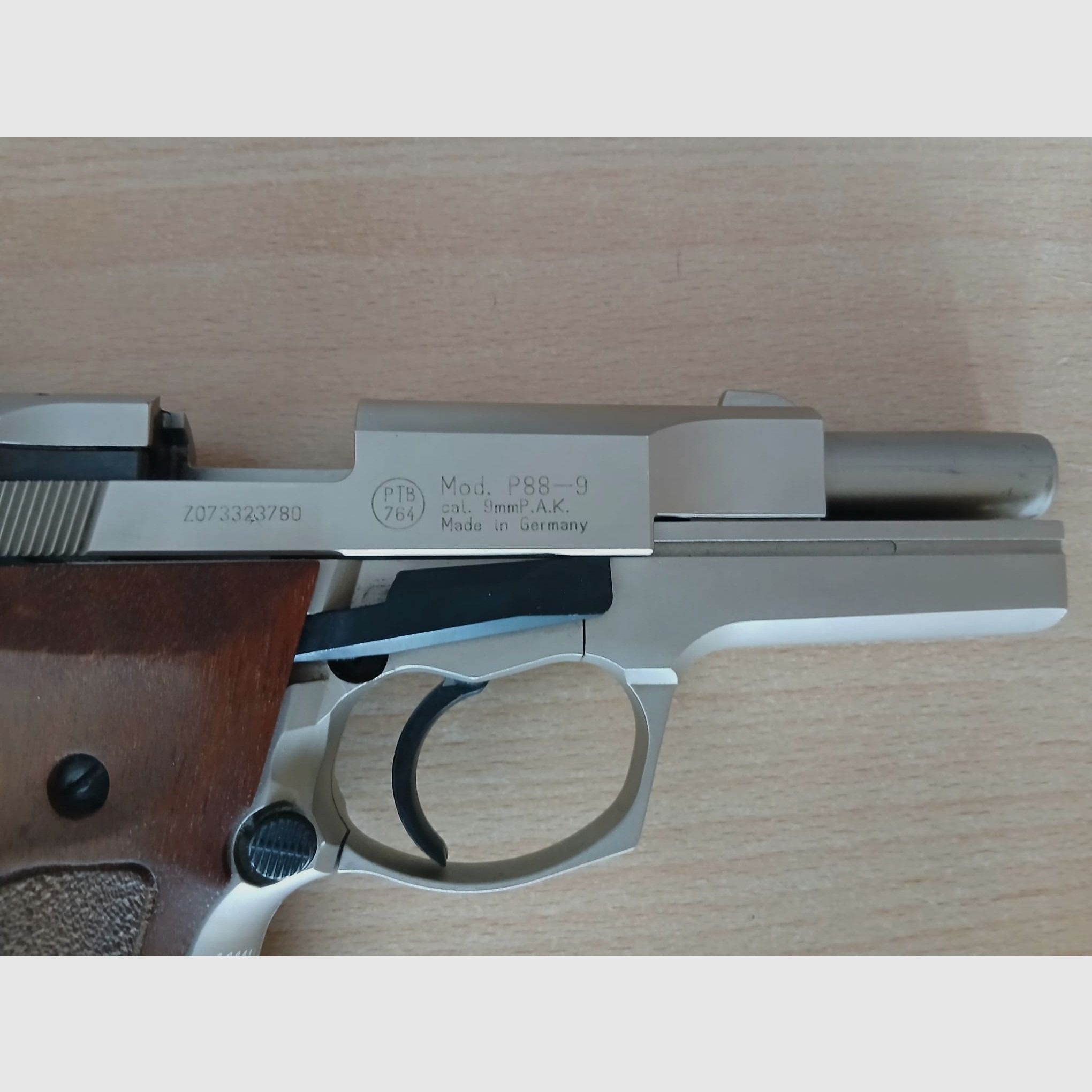 Walther P88 Holz Schreckschusspistole, sehr gutes Angebot!.