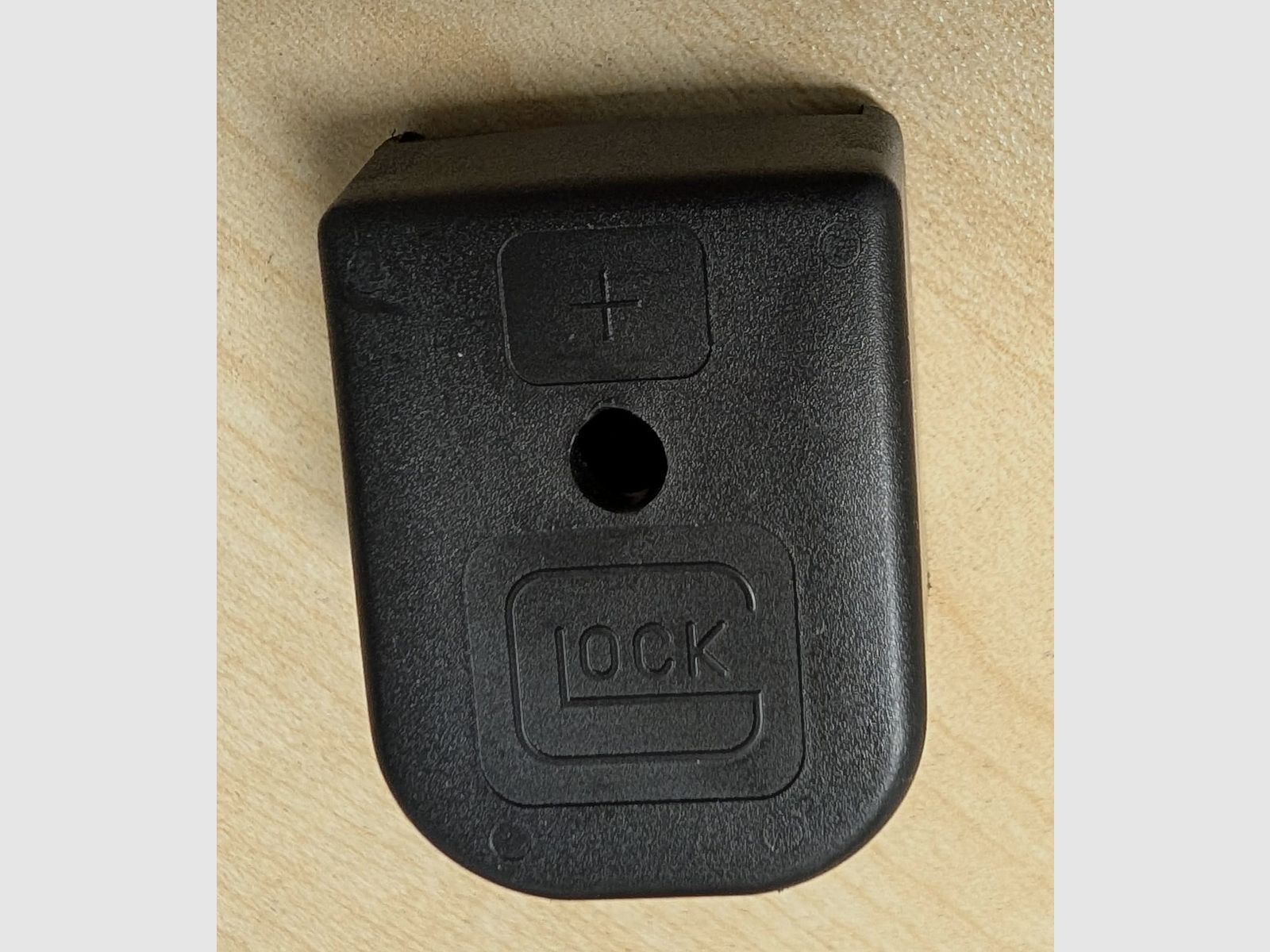 Original Glock +2 magazine base — 9 mm (compatible with G17/G19) — very good condition