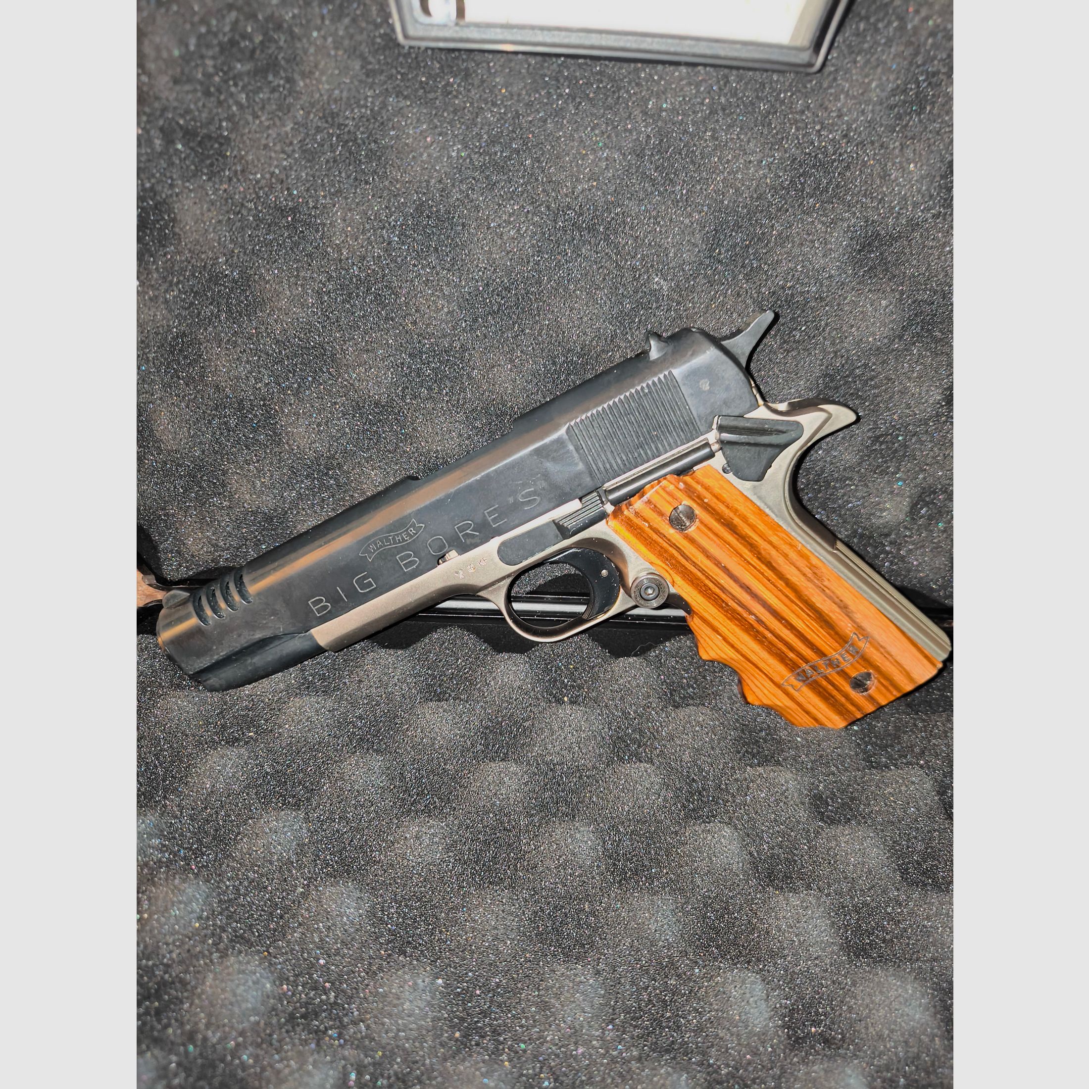 Walther BIG BORE'S Anlehnung an die Colt 1911er,9mmPAK, Nur einmal ein Magazin mit Platzpatron Verschossen, Funktionell & Optisch Guter Zustand, Neuwertig!! 