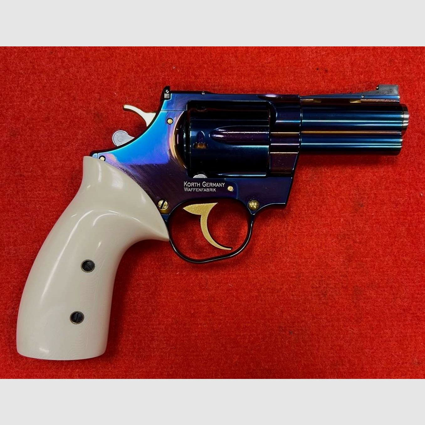 Korth Revolver Classic Glossy Blue Plasma 3″ Cal.357 Magnum, image 2 sur 16