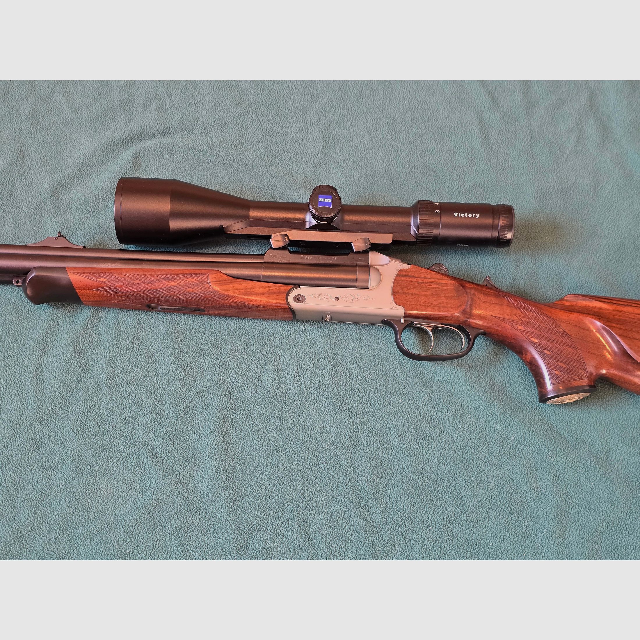 Blaser D99 Duo mit Blaser Sattelmontage und Zeiss Varipoint 3-12 ×56 Leuchtabsehen