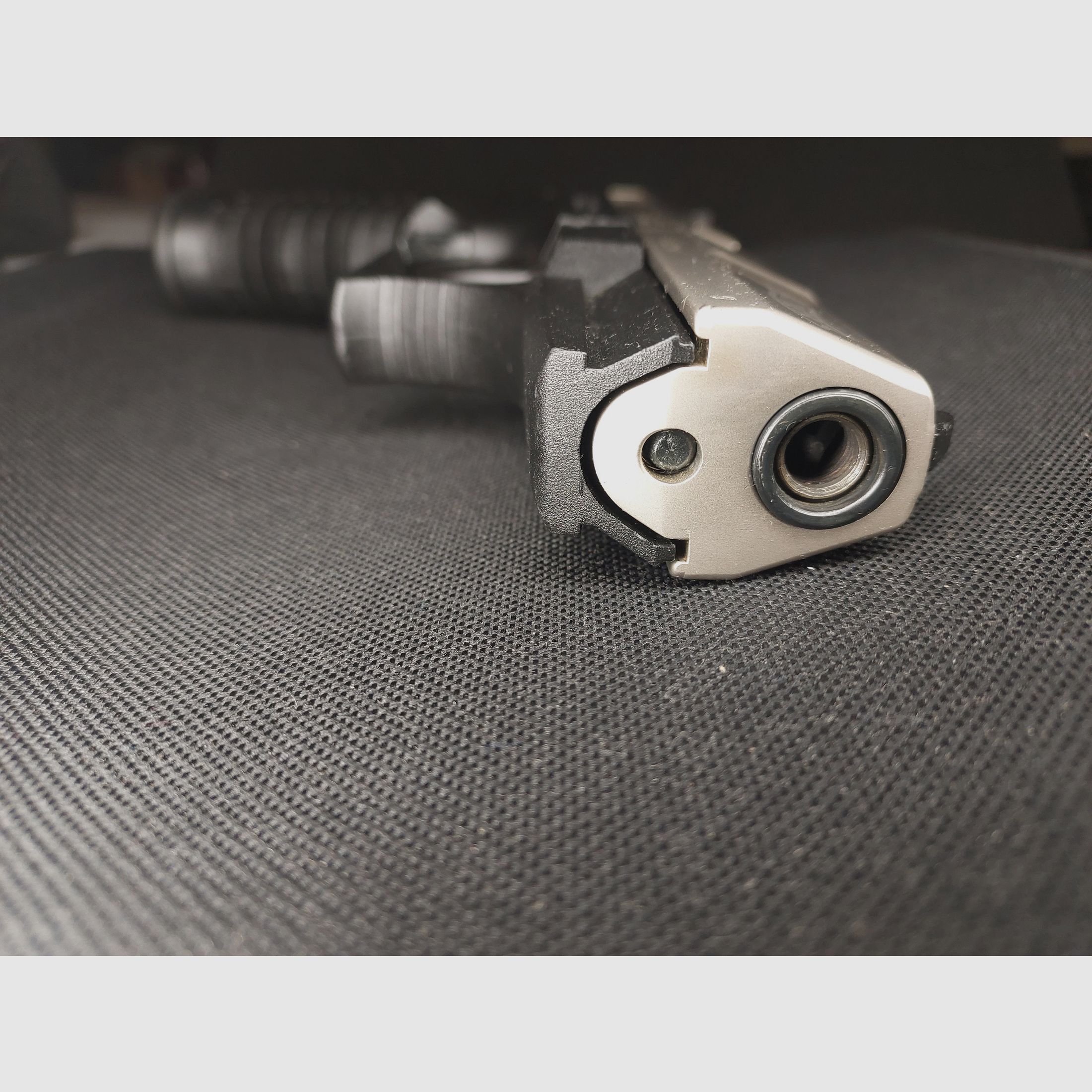 Walther P99 blank firing pistol 9mm P.A.K. bicolor (762) with Fidragon holster