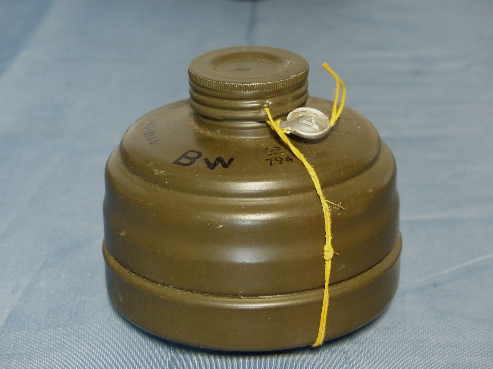 Original Bundeswehr Gasmaske Atemschutz M 65 ABC mit Filter 70er