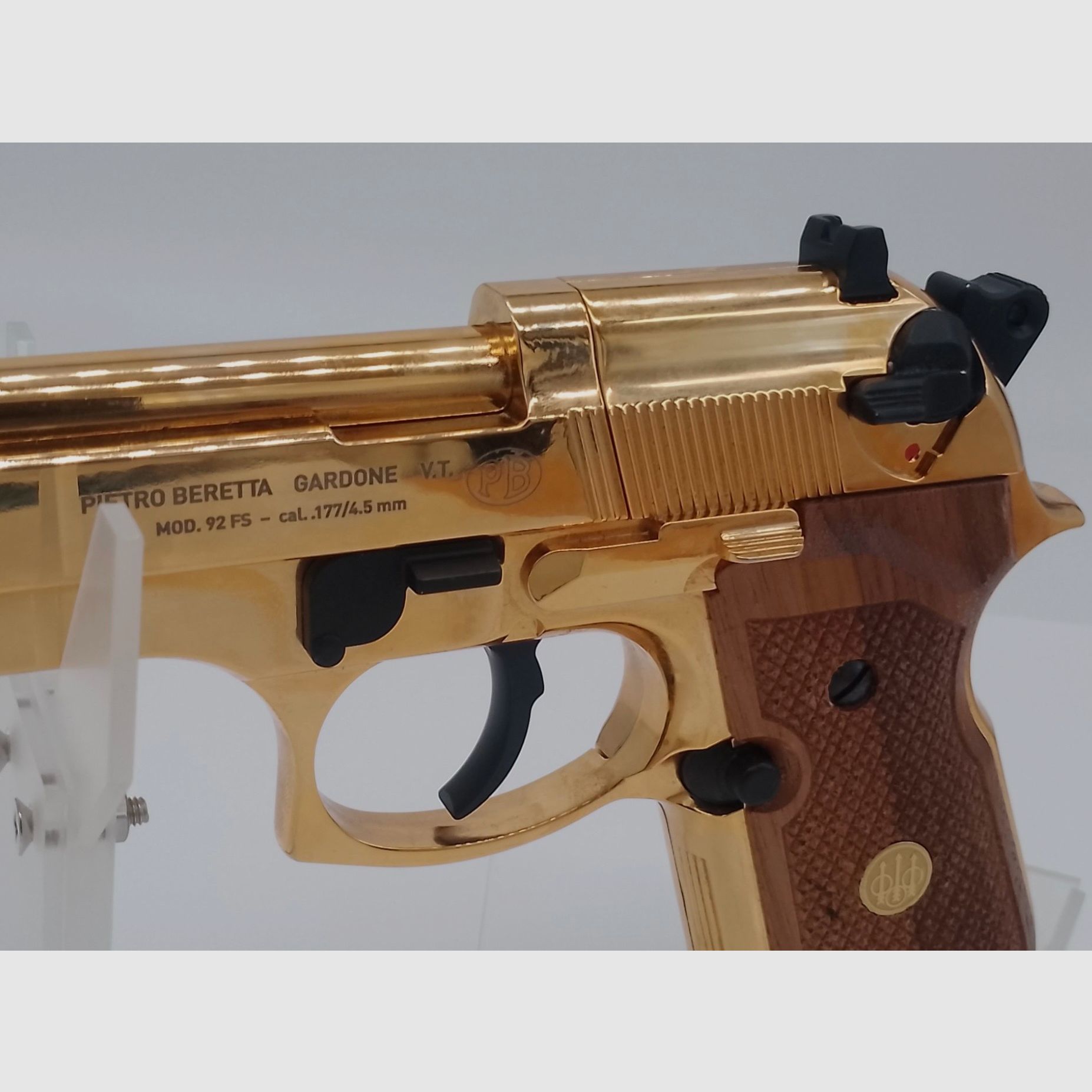 Beretta Mod.92 FS, 24 Karat Gold-Finish mit Echtholzgriffschalen, Bild 5 von 5