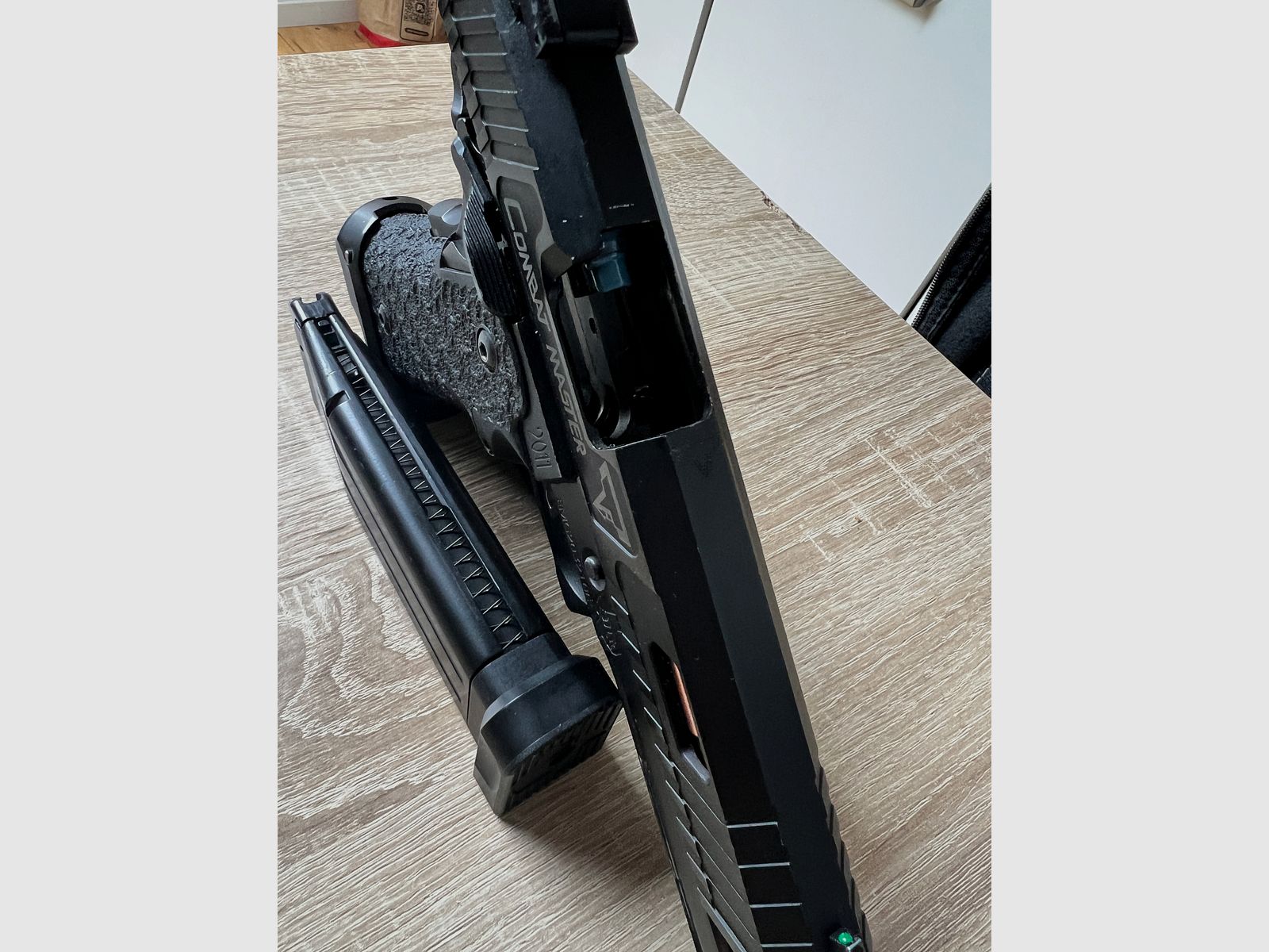 Combat Master 2011 par EMG