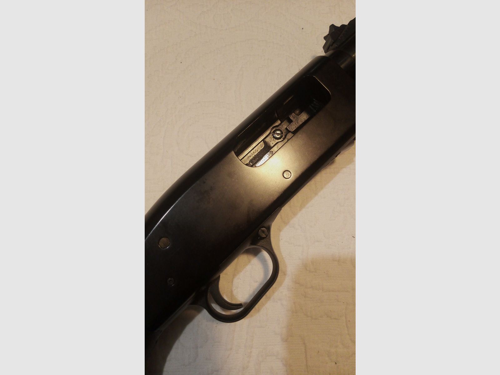 Vorderschaftrepetierflinte Mossberg Maverick 88 mit verstellbarer Visierung schwarz und Laufportierung gebraucht LL 60cm im Kaliber 12/76