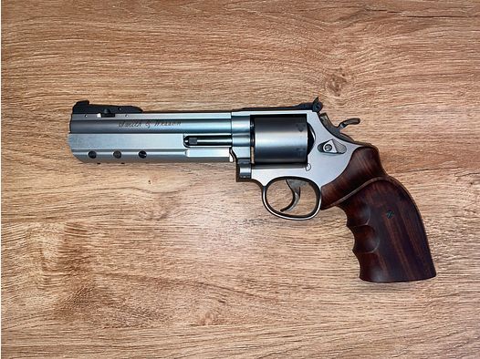 Smith & Wesson 686 Practical Champion -  L-Frame Laufgewicht & Holz-Formgriff 