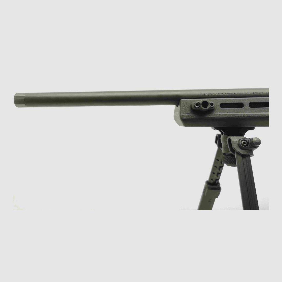 Remington 700 con culata Magpul Hunter y mira HAWKE Vantage