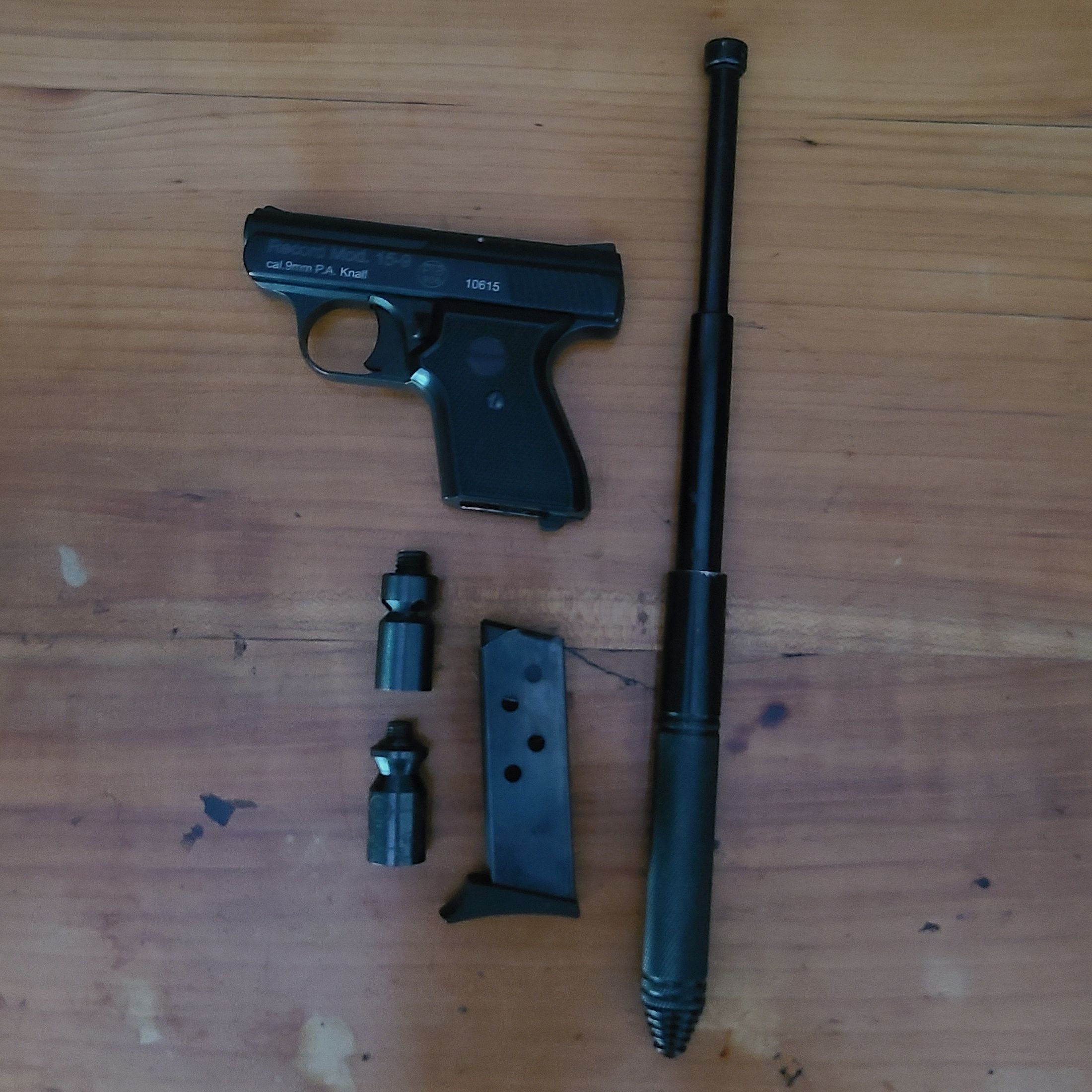 Blank firing pistol record very small 5 cartridges magazine size