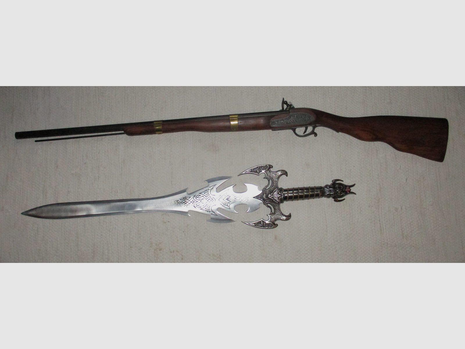 alte Dekoteile, Schweizer Taschenmesser, Jagdbilder, Flaschenöffner, Deko Gewehr, Schwert