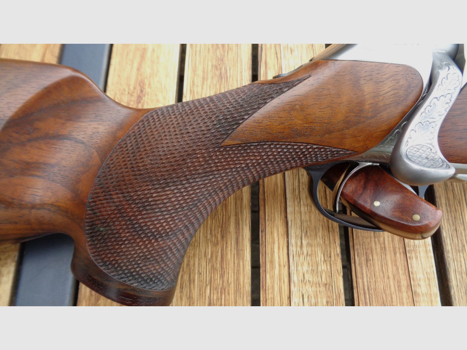 Sauer 202 .375 H&H Europa Luxus E nitriertes Stahlgehäuse Eichenlaub-Gravur ausgesuchtem Nußbaumholz