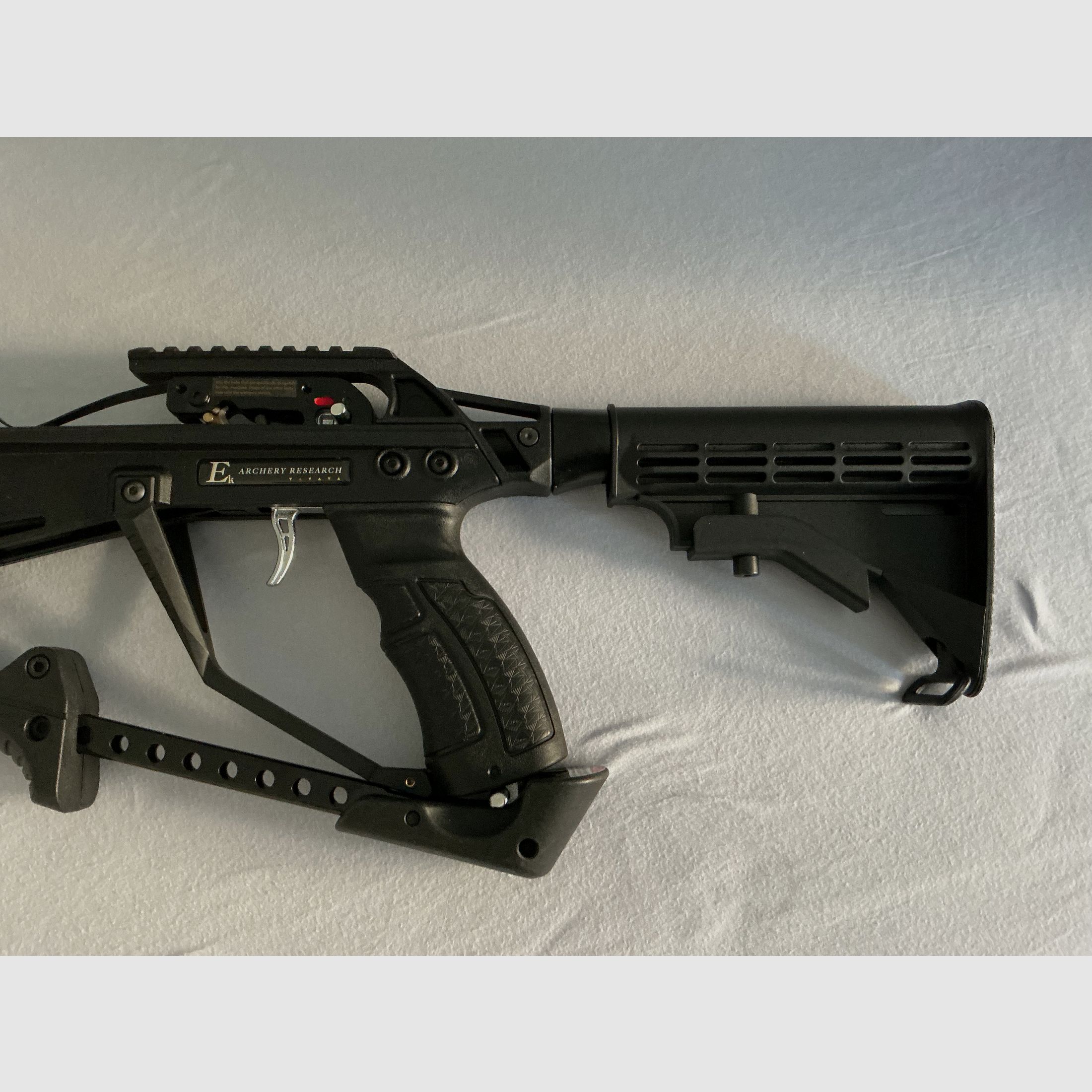 EK Archery Cobra R9 Deluxe