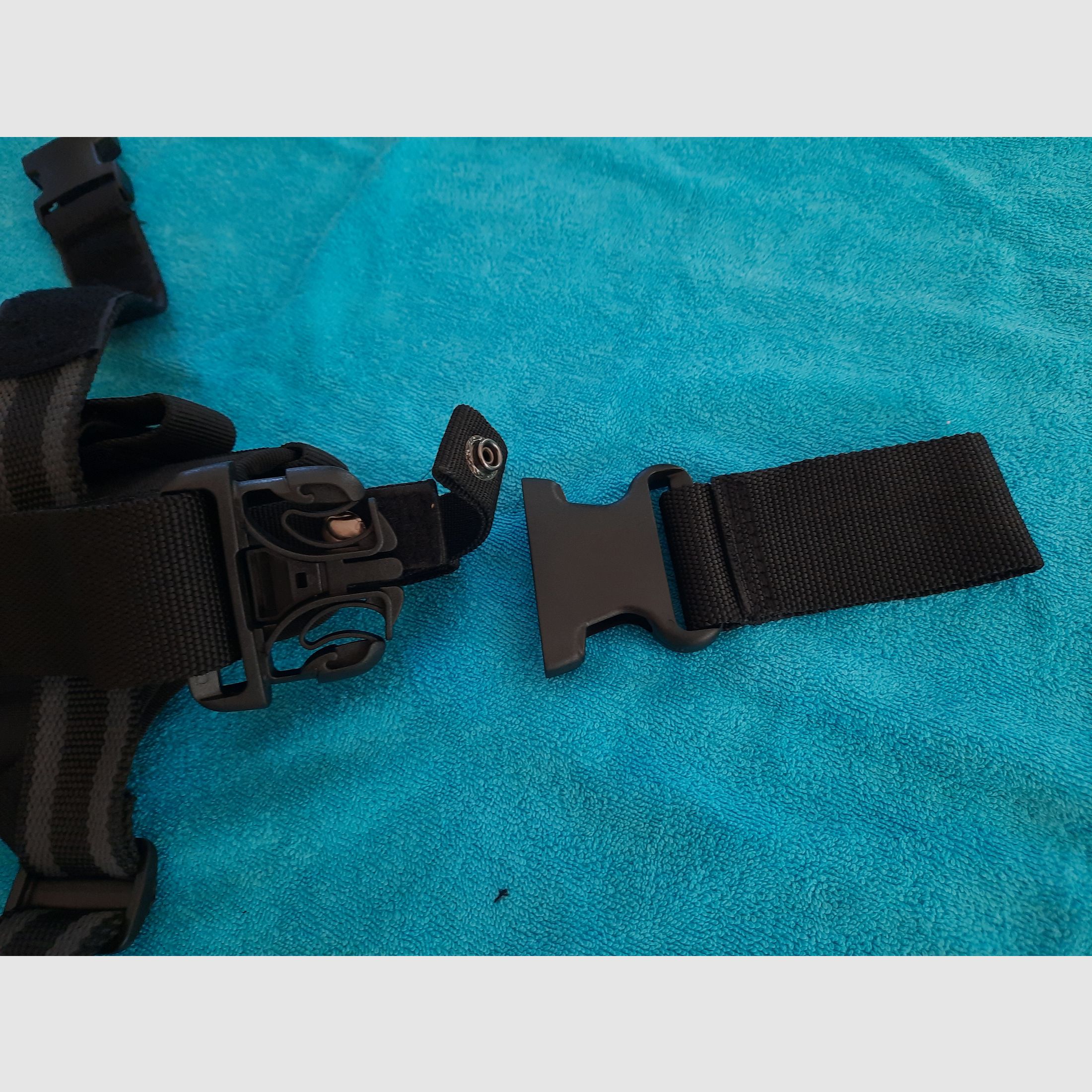 Tactical thigh holster