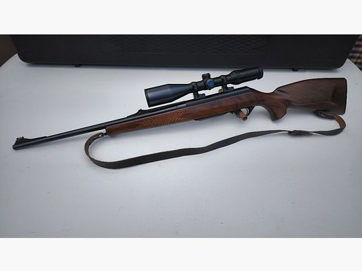 Carabine de chasse Browning Acera en calibre .30-06 Springfield avec montage Leupold et scope HAKKO Hunter red dot sight