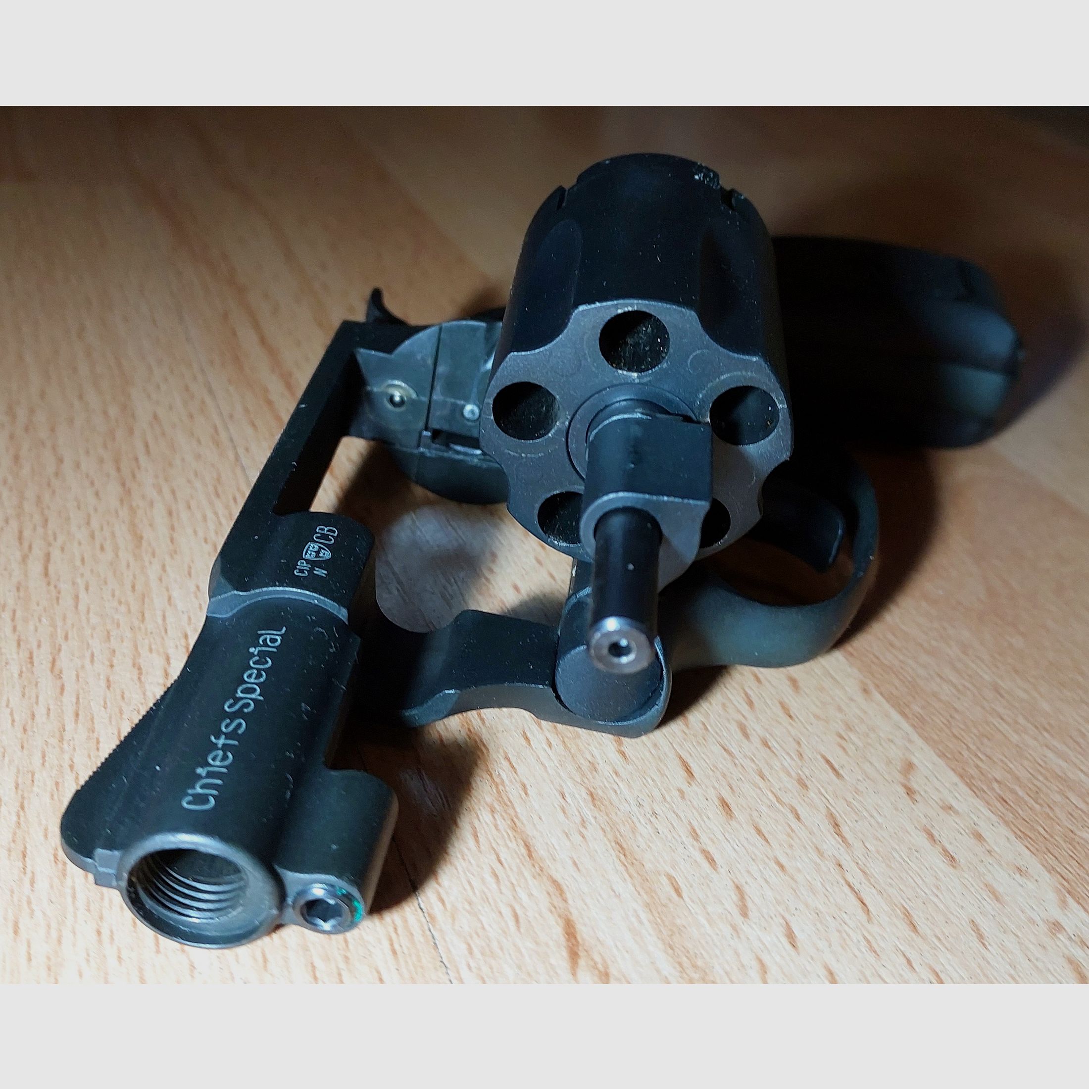 Smith & Wesson Chiefs Special blank firing revolver cal. 9mm R.K. blued (PTB 794)