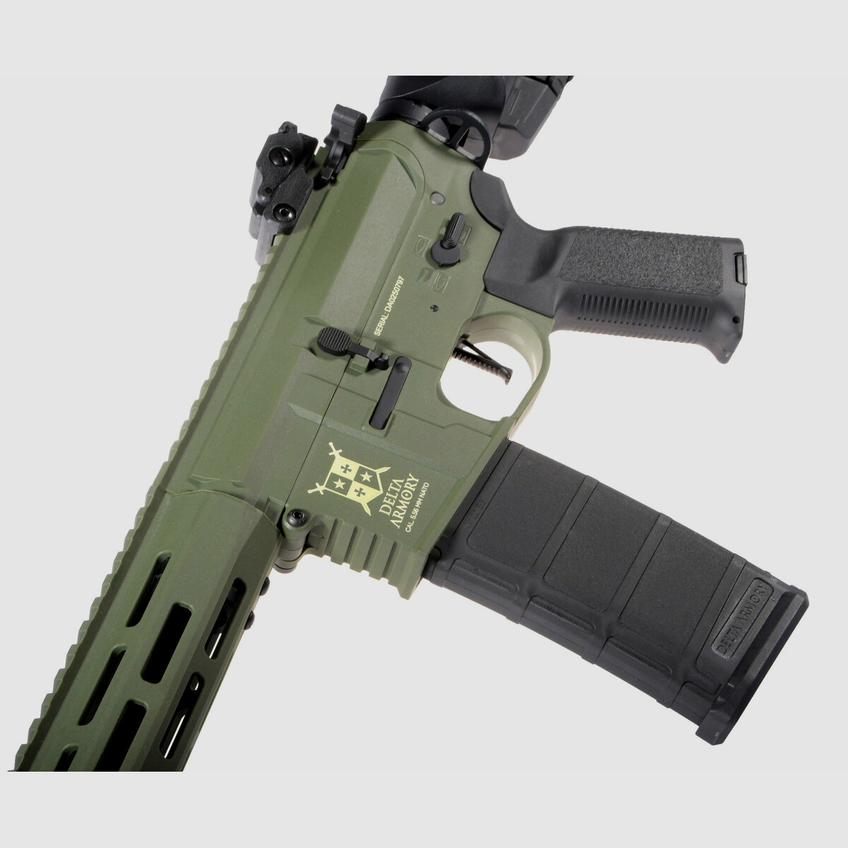 M4 AR15 M-LOK 8 Zoll CHARLIE Oliv S-AEG Airsoft Gewehr Frei ab 18 Jahren | Delta Armory