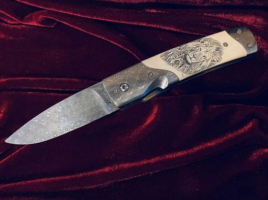 DNC Messer Lion II Mammutelfenbein, Klinge: Damast, Scrimshaw Garvur