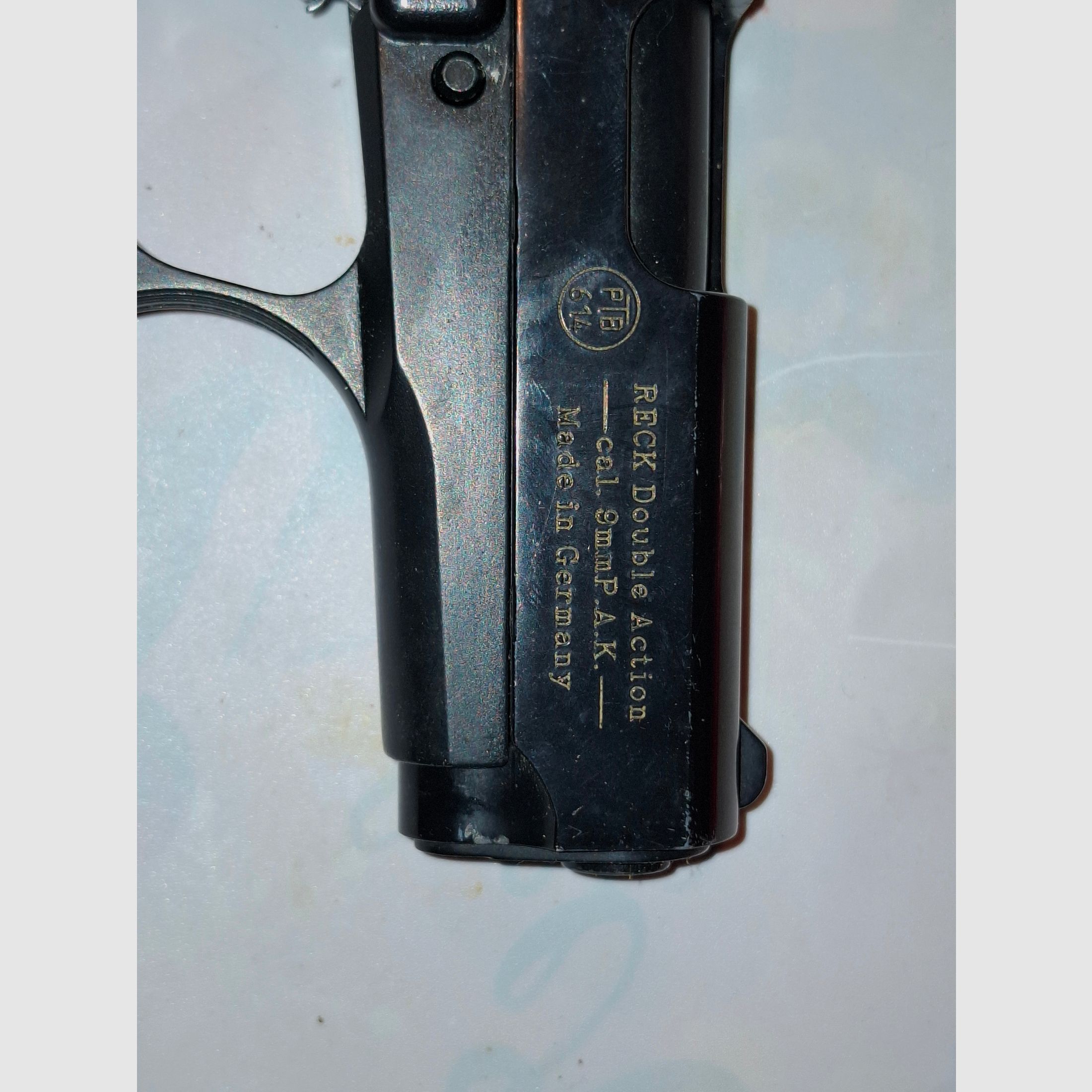 4 pistolets/ revolvers à blanc