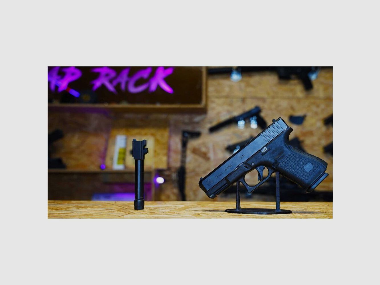 Used Pistol Glock 19 GEN 5 + Threaded Barrel, image 1 of 2