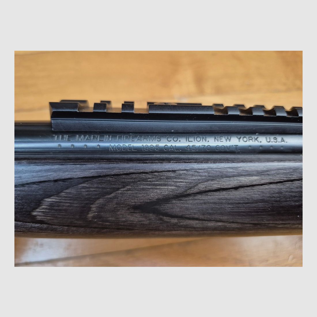 Prachtig Marlin onderhevelgeweer – Model 1895 – Kal. 45-70 Gvt – Speciale voorbereiding met trekker, verzachte laadopening en Ranger Point magazijnstop – Zeldzame verstelbare kolfvorm FORM ET en originele kolf – "Texas" hefboomas! – Nieuwe set voor een topkans! – Nieuwe wapen!, afbeelding 1 van 32