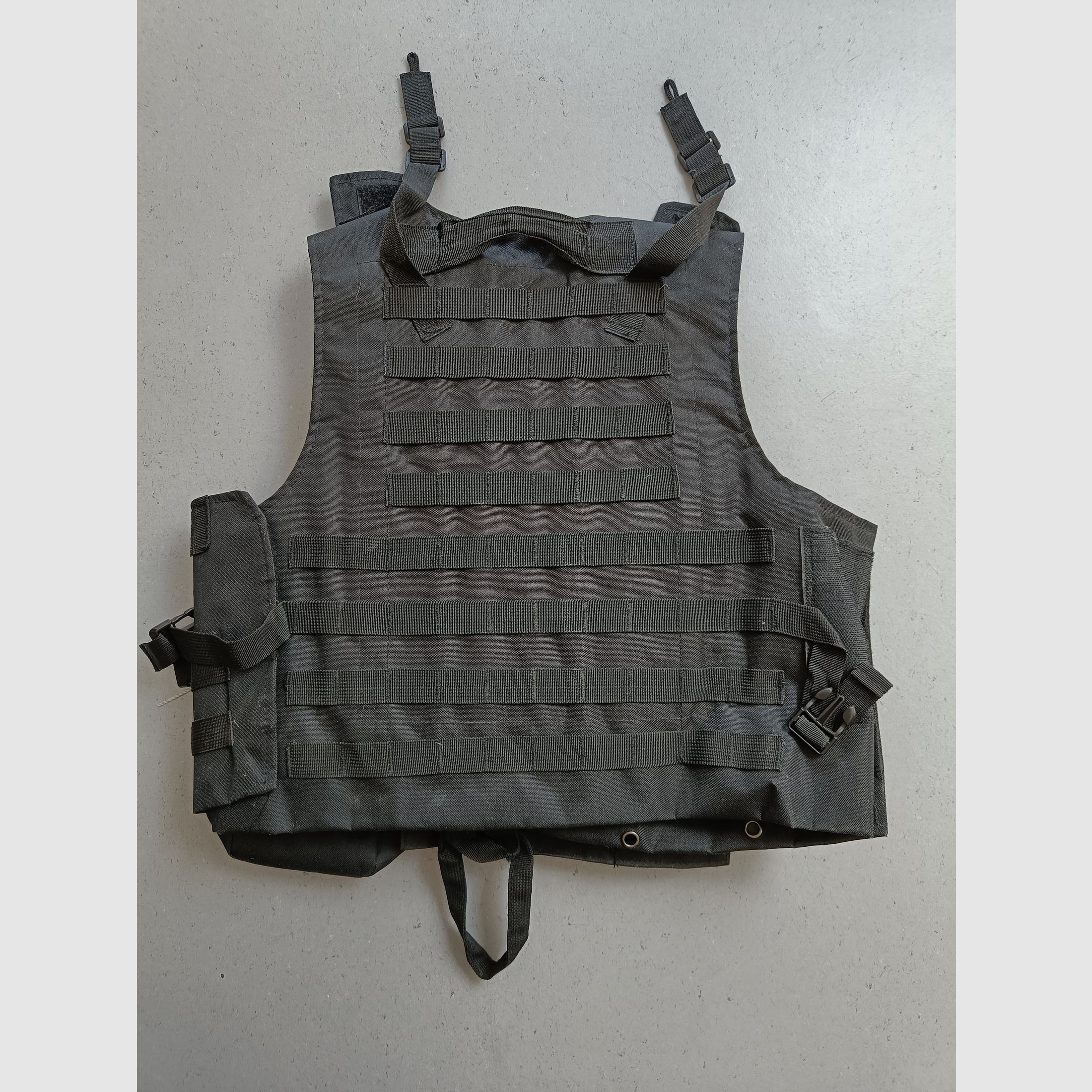 Komplette Airsoft-Ausrüstung – Gewehr, Weste, Visier, Tasche, Speedloader – Alles dabei!