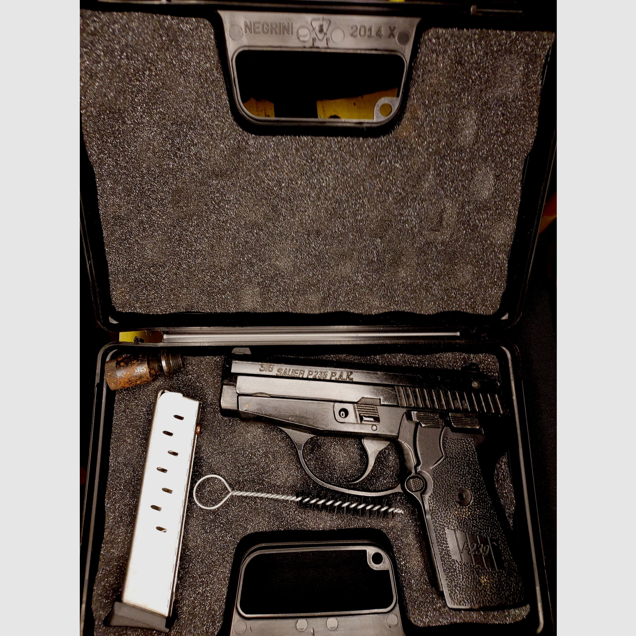 Sig Sauer P239 pistolet d'alarme au calibre 9 mm P.A.K. (PTB 696)
