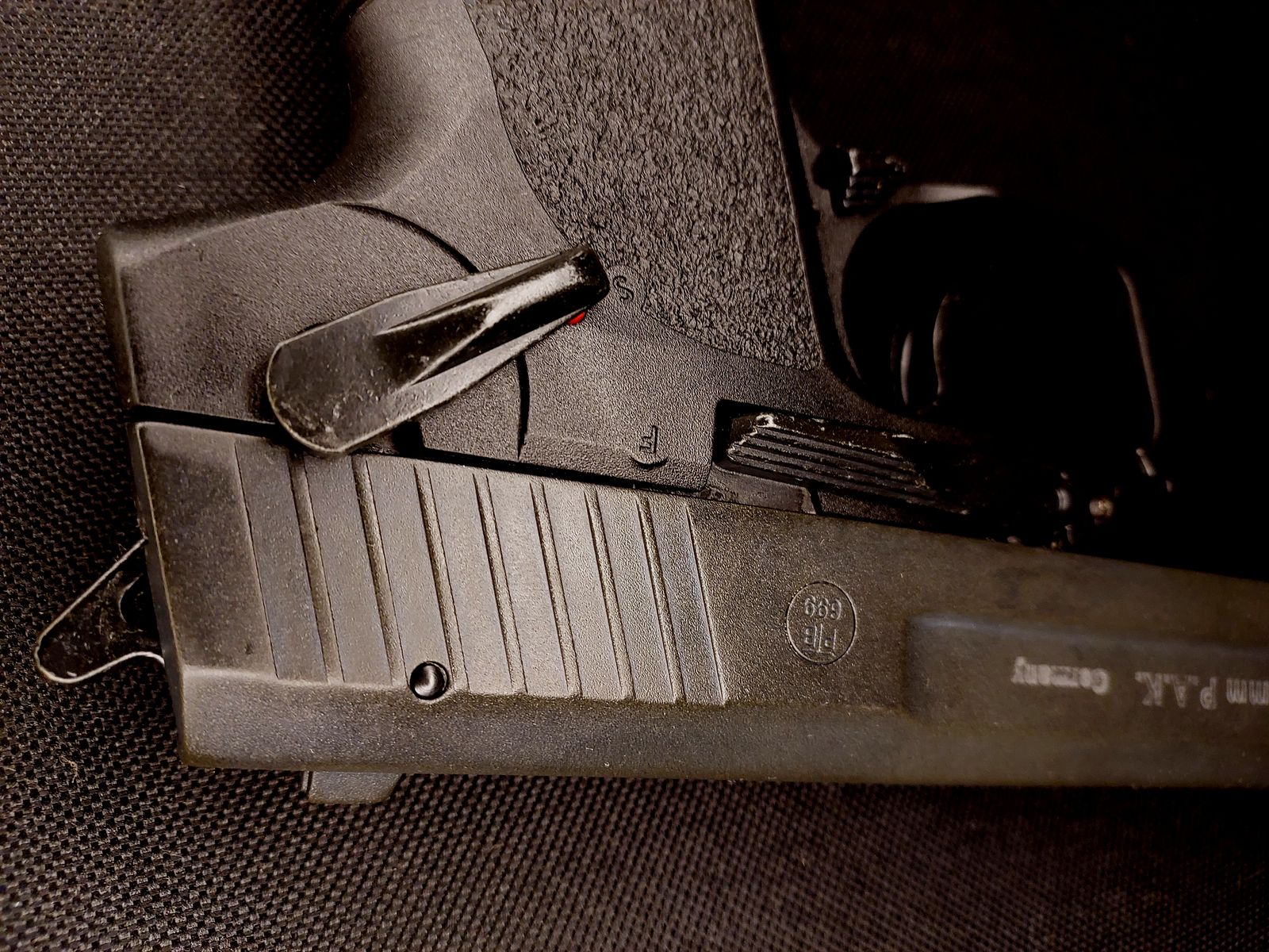 Röhm RG96 Schreckschuss Pistole brüniert (PTB 699) RG 96 mit 3 Magazinen