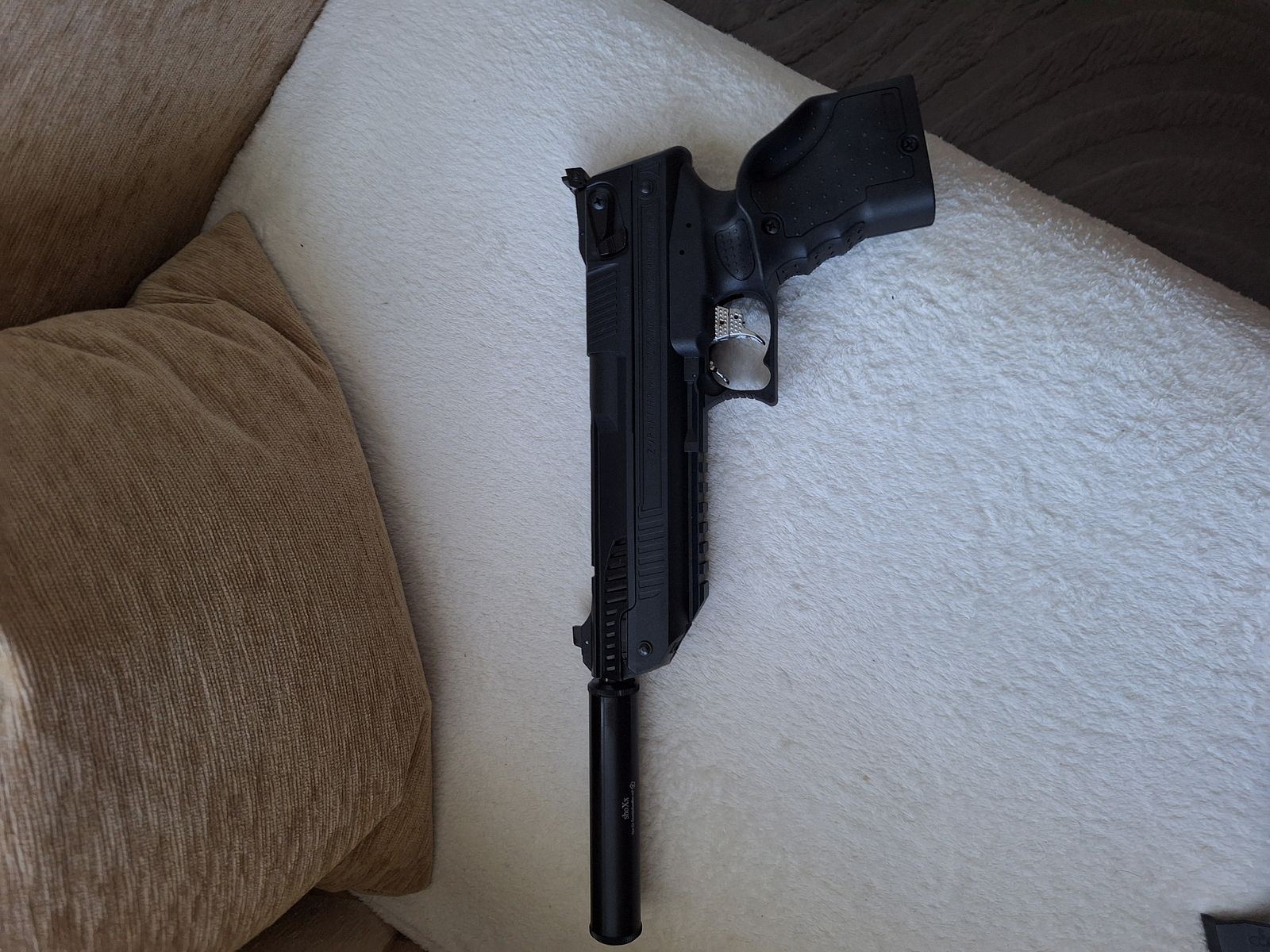 Zoraki Luftpistole 4,5mm mit Schalldämpfer 
