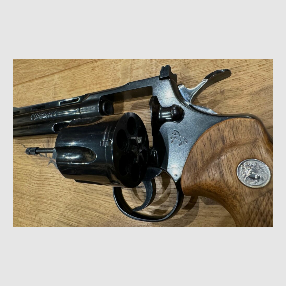 Colt	 Python mit 6" Lauf