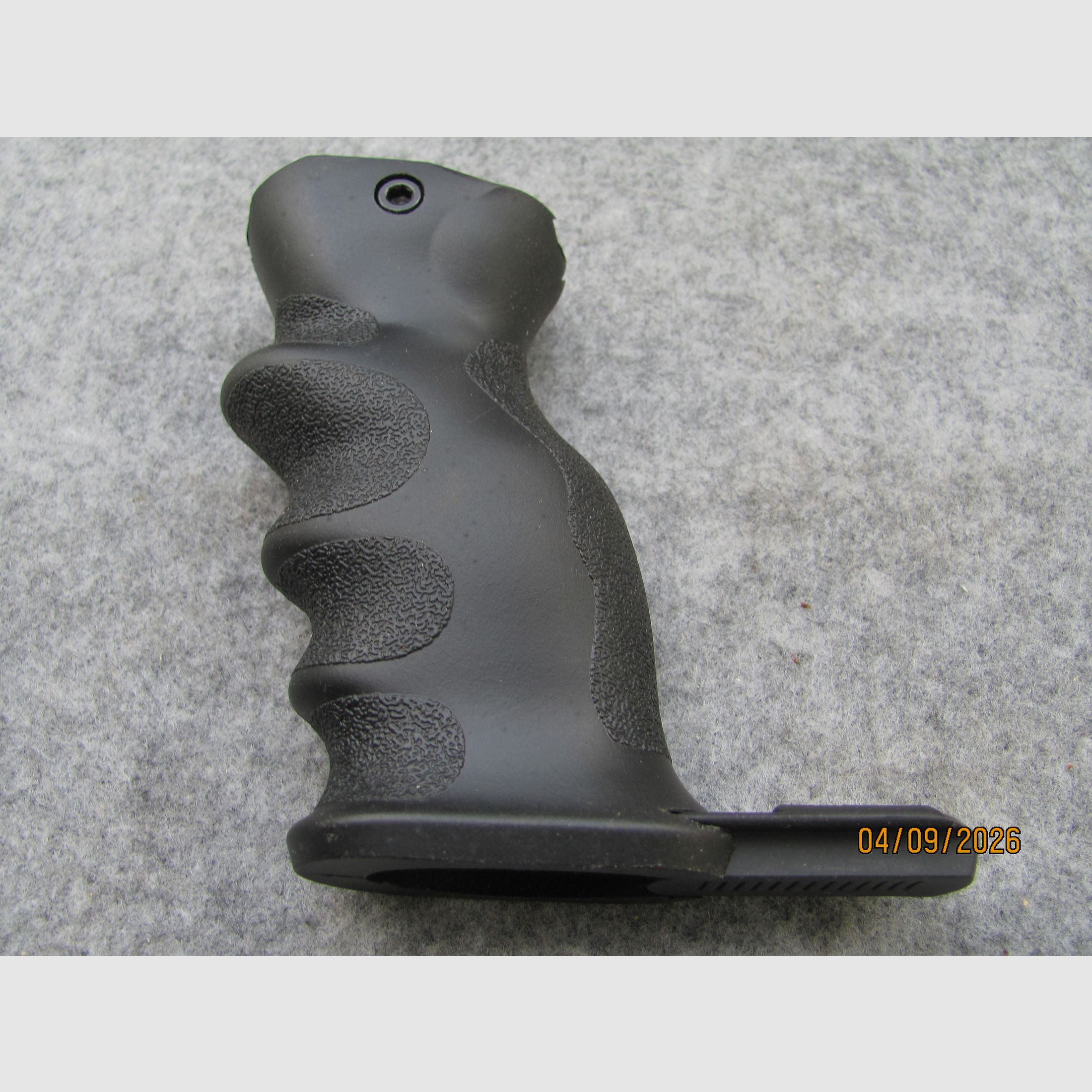 Griff Handgriff Sturmgriff Pistolengriff vorne für Picatinny rail - mit Innenfach - neuwertig, Bild 1 von 2
