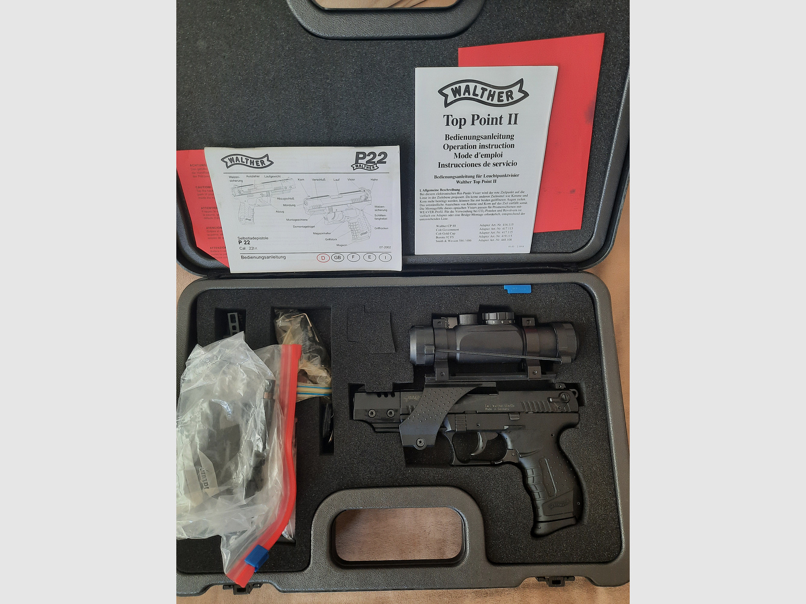 Walther P22 mit Rotpunkt