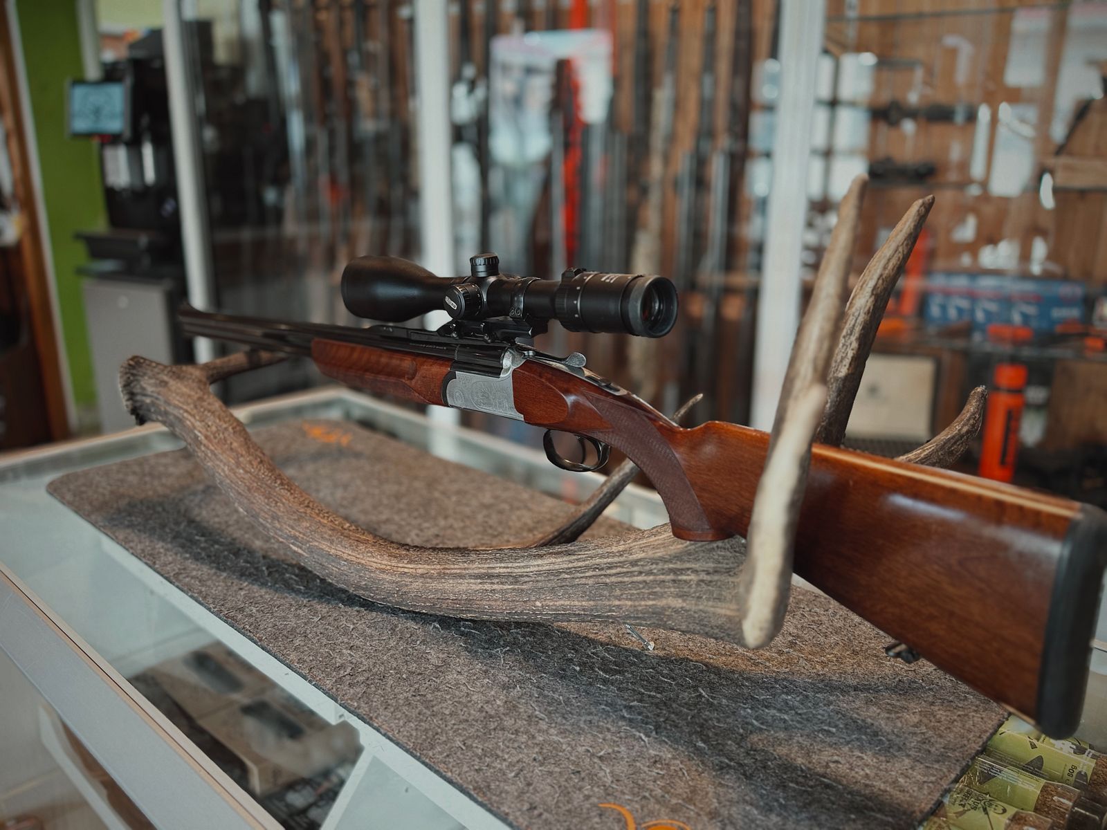 Sabatti BBF – 12/70 y 8x57 IRS – con cañón intercambiable 5,6x52R – Meopta Meostar R1 3-12x56 