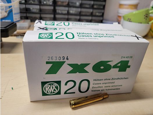 49 Hülsen 7x64, rws, fabrikneu, ein Los. Und 60 Geschosse Rws.