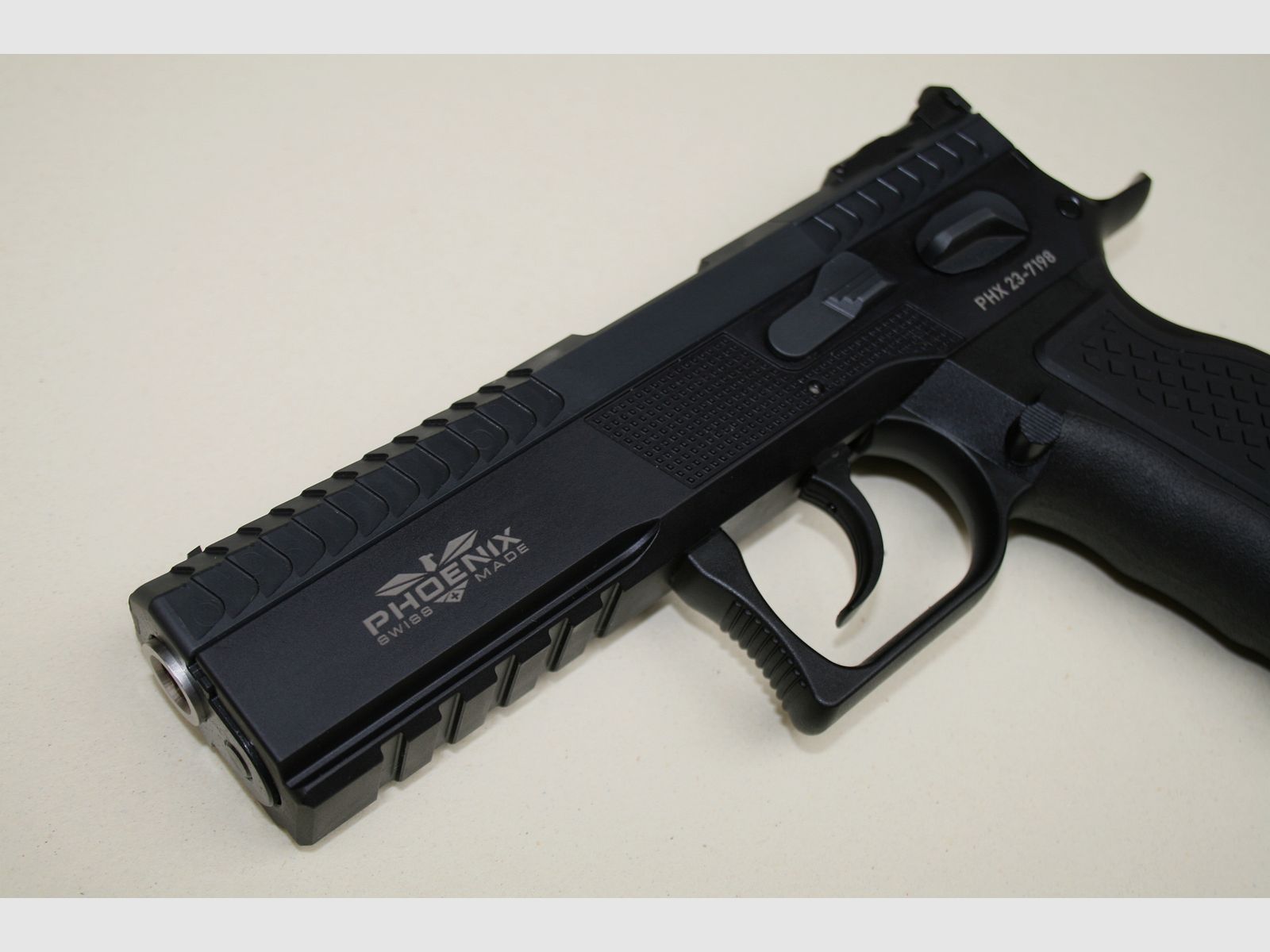 Pistole PHOENIX PREDATOR SA/DA Optik 9×19, Bild 7 von 9