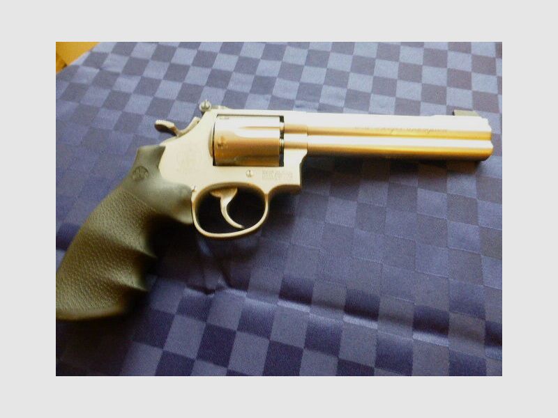 Smith & Wesson 686-4 Target Champion