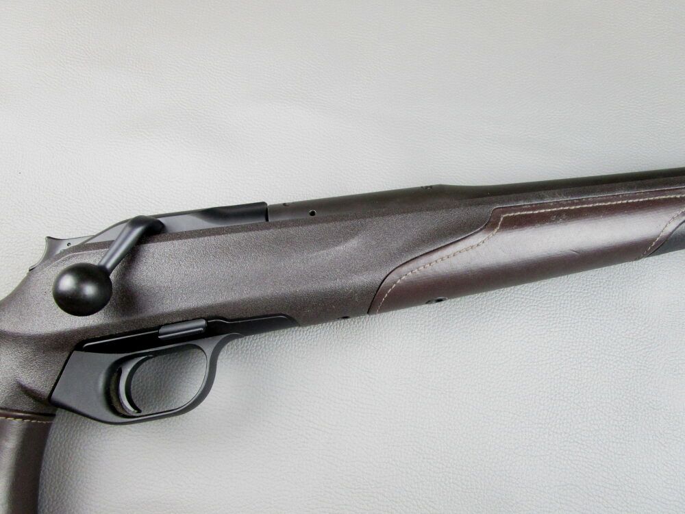 Blaser R8 Professional Success -Links mit Kammergriff rechts