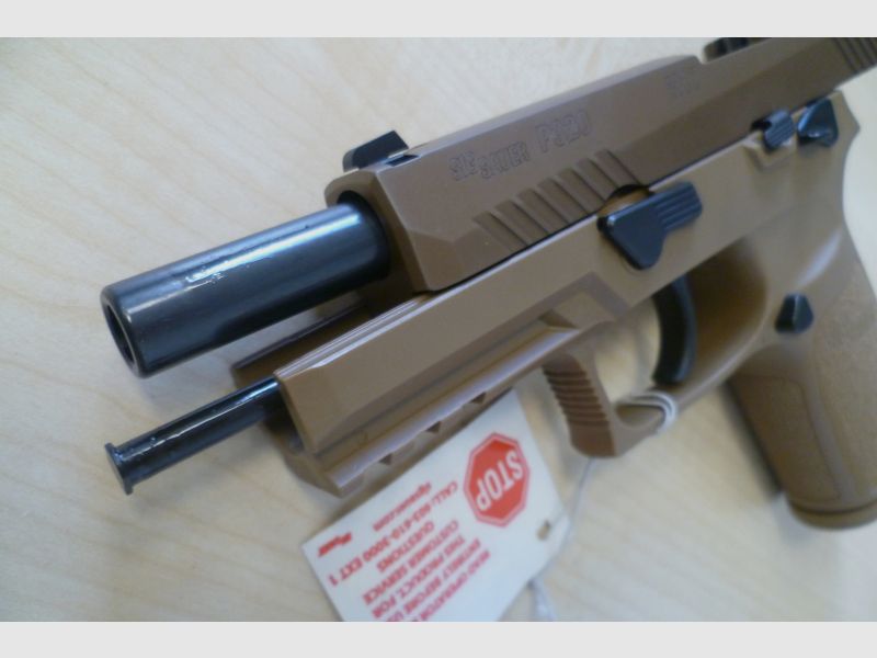 Pistole SIG Sauer P320 M17 Coyote 9mm Luger