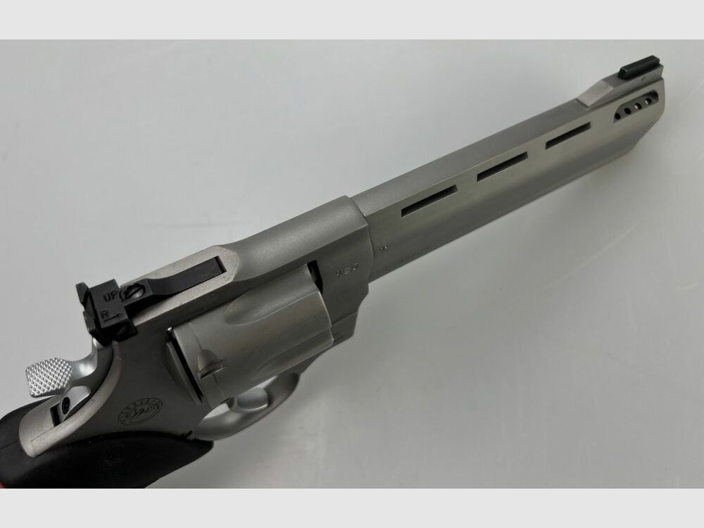 Taurus	 Raging Bull 444