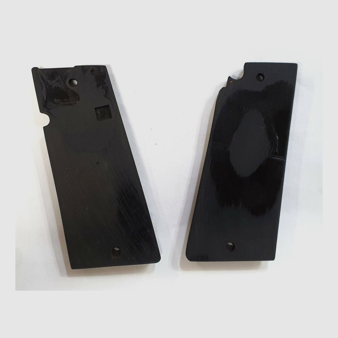 Bonifacia Echevarria SA Paar Griffschschalen für spanische Pistole C1214, gebraucht