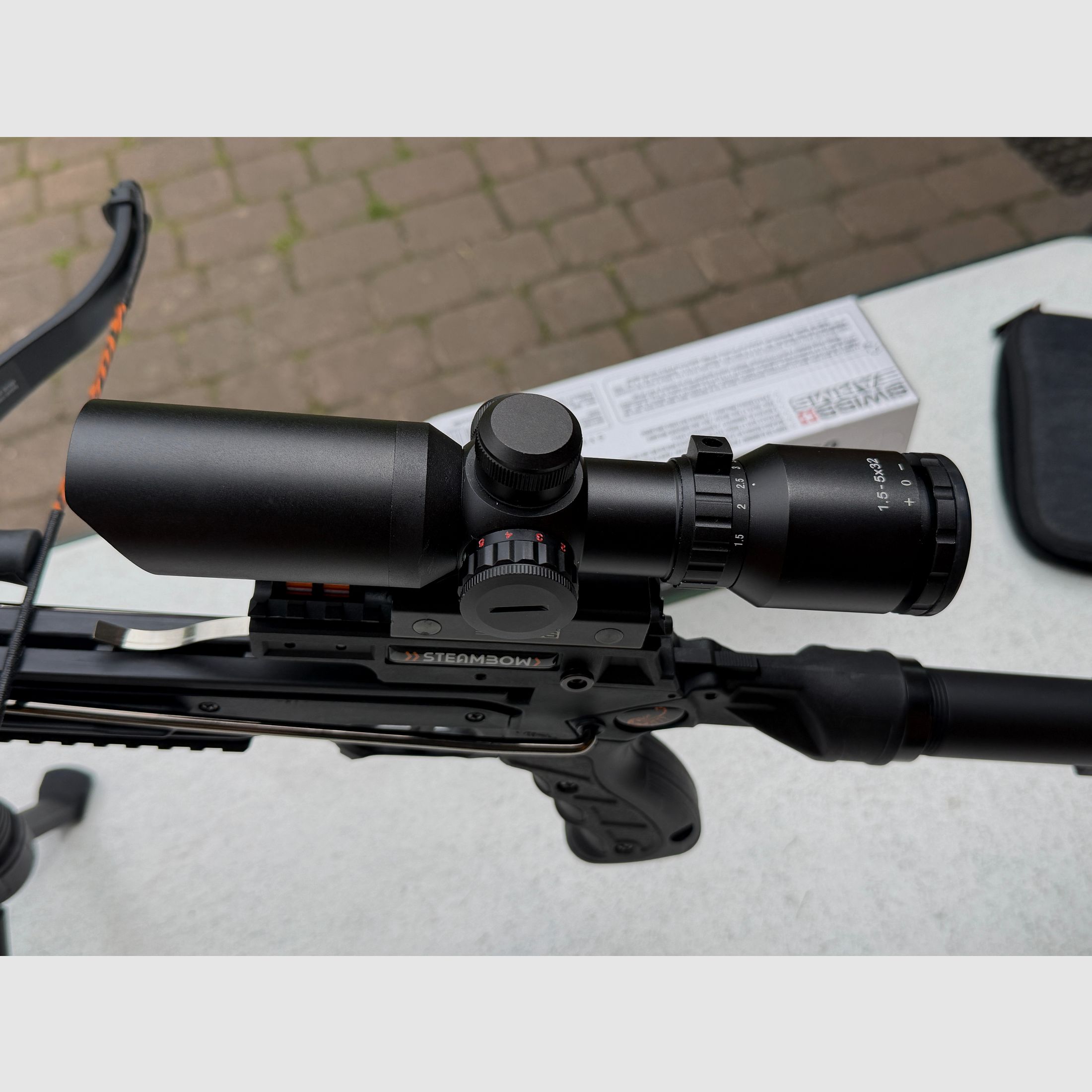 Armbrust Steambow AR-6 Stinger II Survival avec lunette de visée et divers accessoires :
