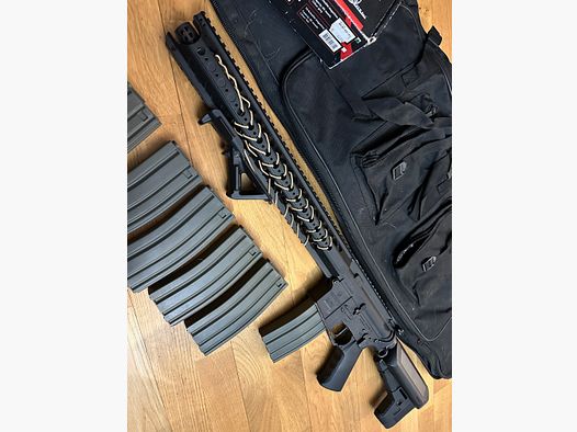 Krytac LVOA mit Magazinen, Tasche und Griff