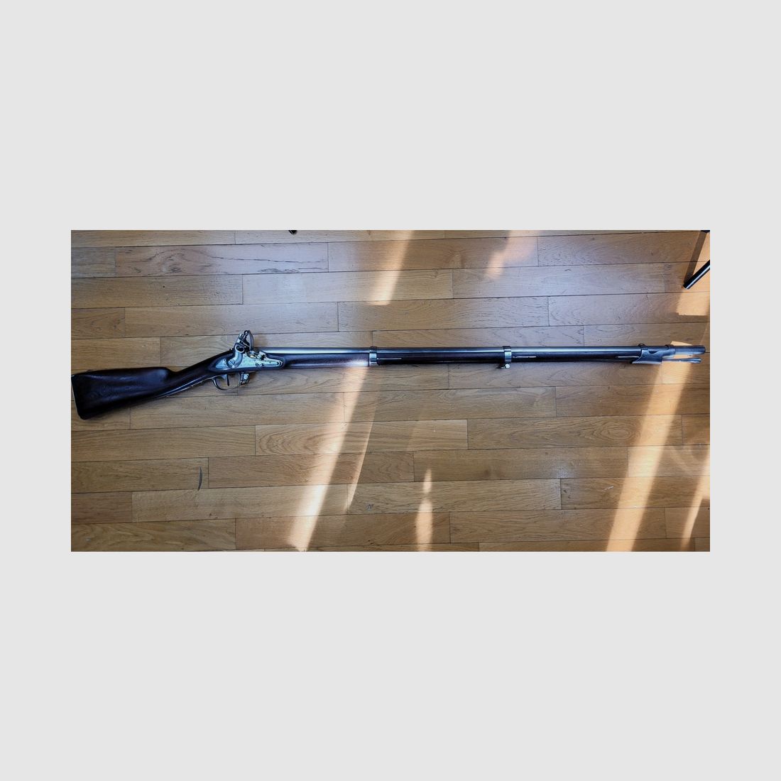 Magnifique fusil à silex modèle 1816 – Arme de Voltigeur – Saint-Étienne mai 1821 Beaux poinçons homogènes – Bois magnifiques Arme Rare, image 2 sur 30