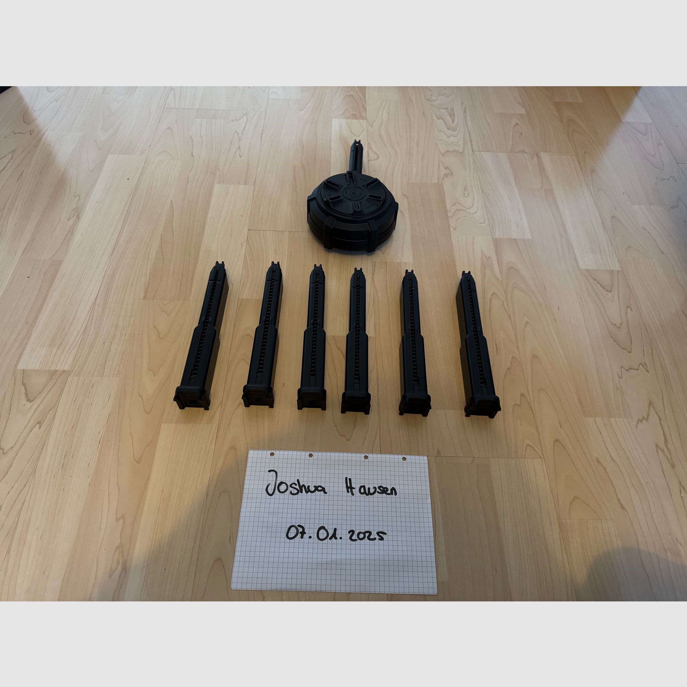 BUNDLE: G&G SMC-9 GBB Airsoft +++ Gas Magazine (50 BBs) +++ SMC-9 GBB Drum Mag +++ Firefield Impact Reflex Sight +++ Tracer +++ Koffer